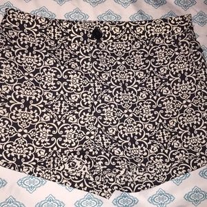 Patterned dress shorts